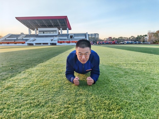新消防员平板支撑第一名王政浩